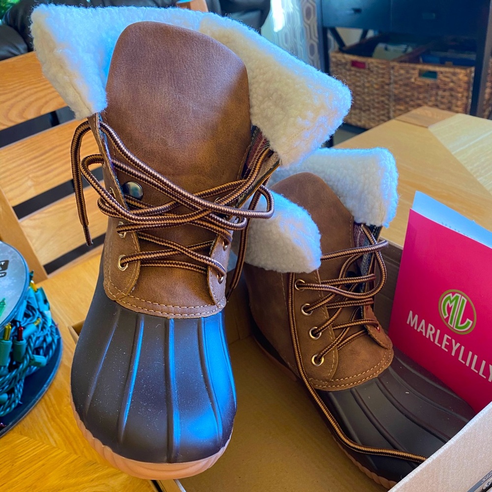 Girls boots